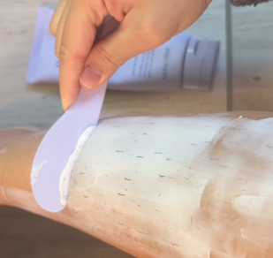 Aplica la crema y déjala actuar de 5-10 minutos